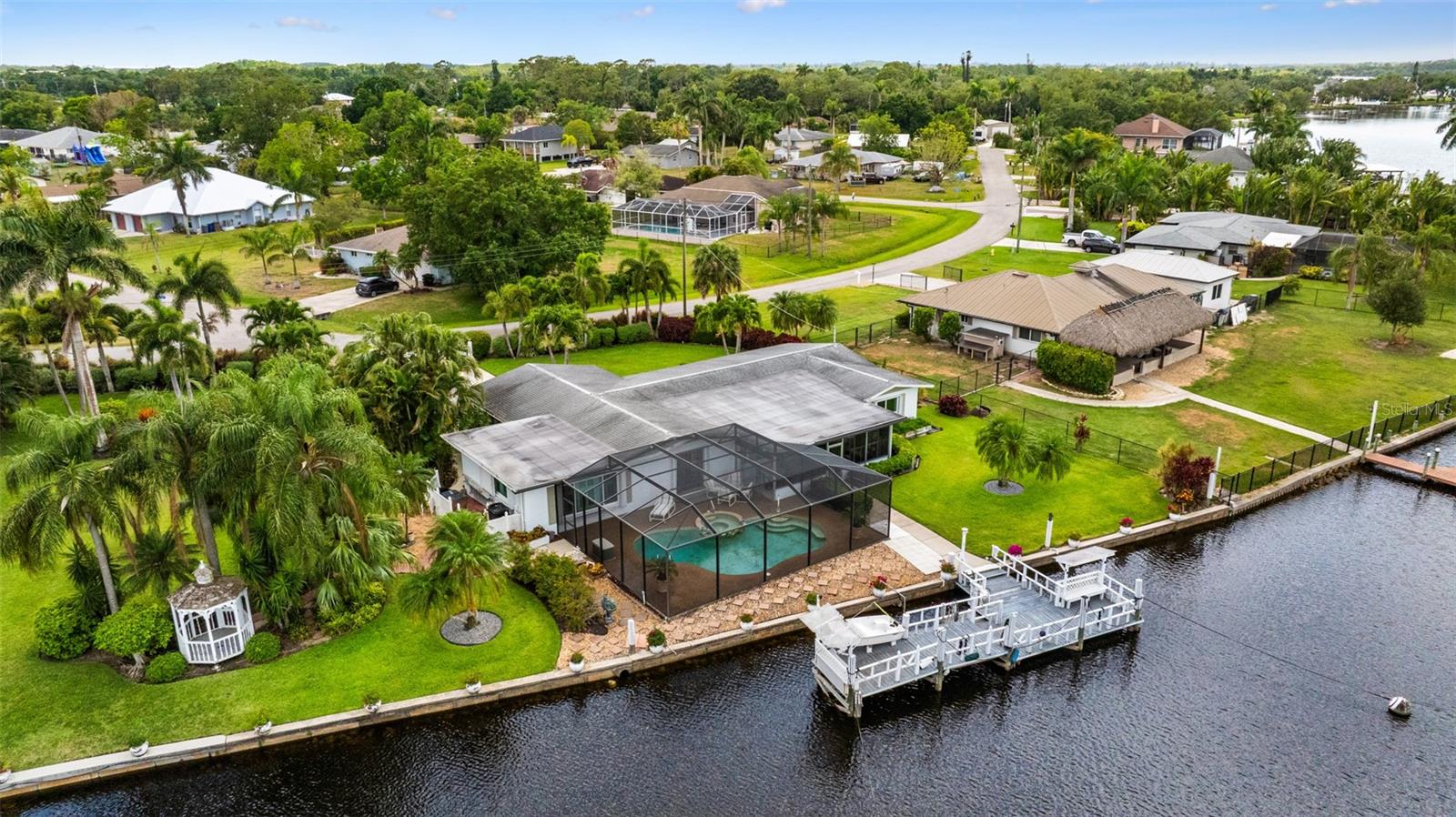 PARADISE SHORES - Residential