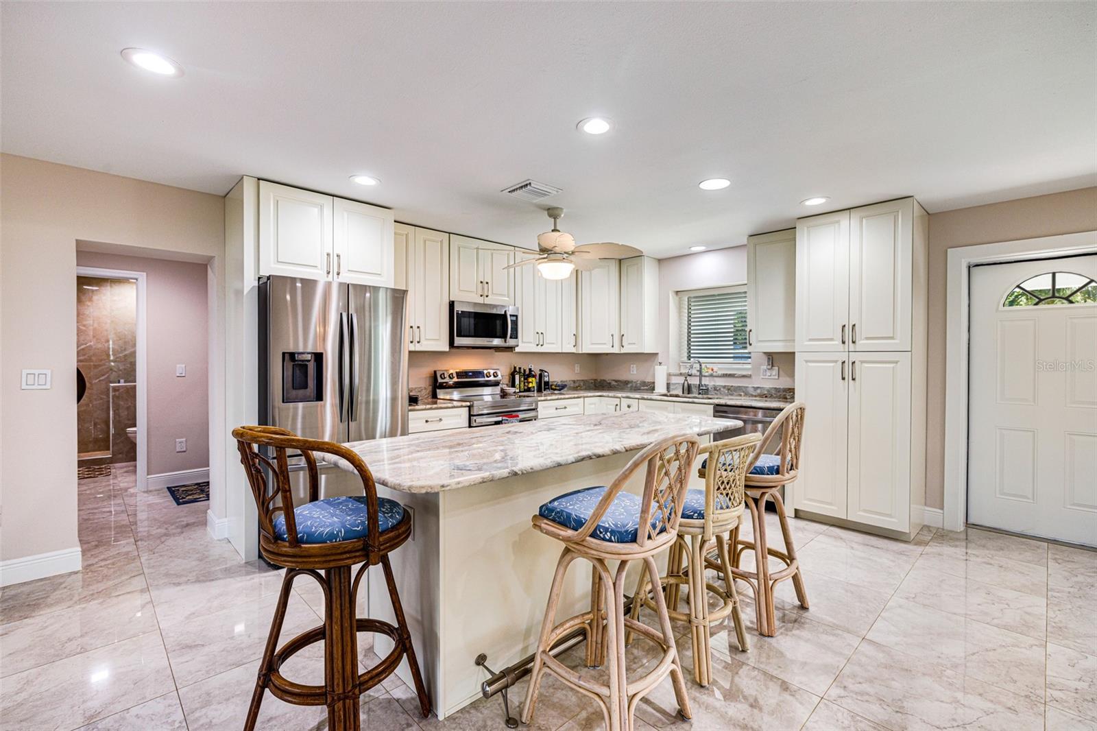 PARADISE SHORES - Residential