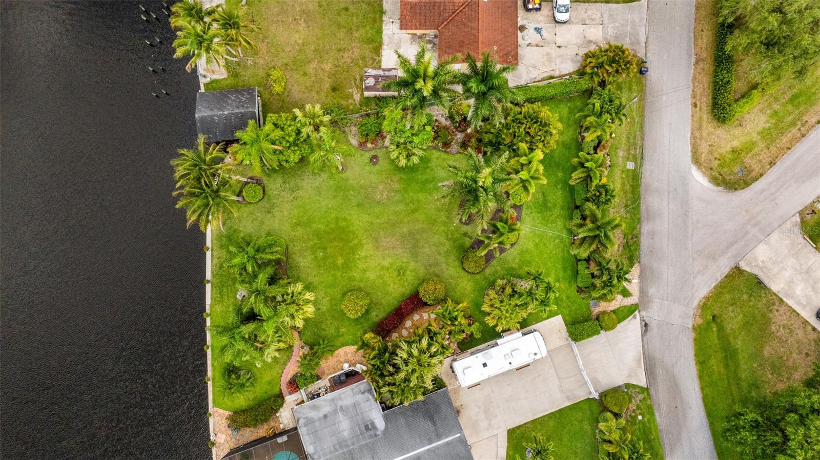 PARADISE SHORES - Residential