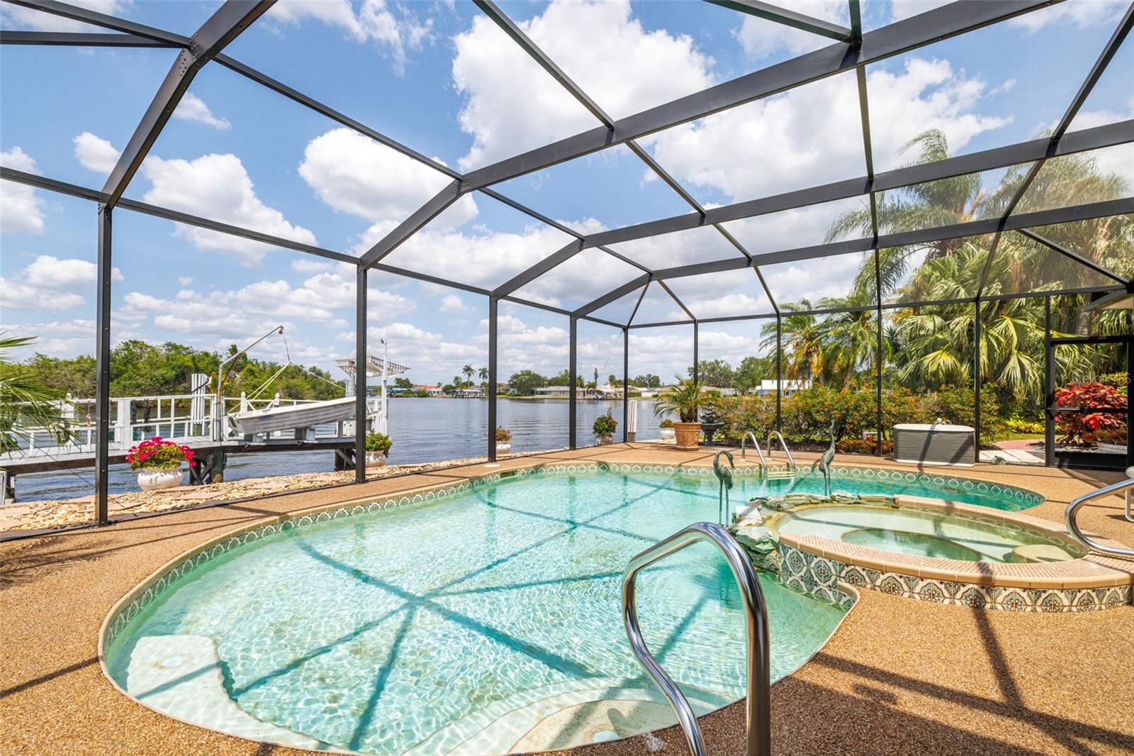 PARADISE SHORES - Residential