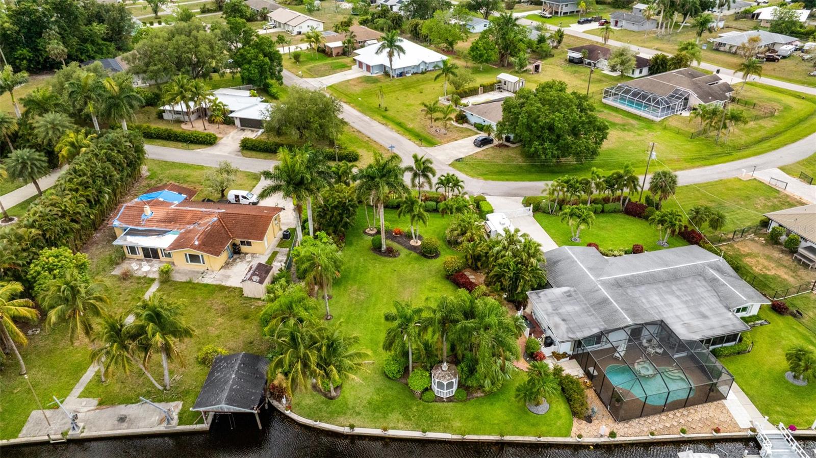 PARADISE SHORES - Residential