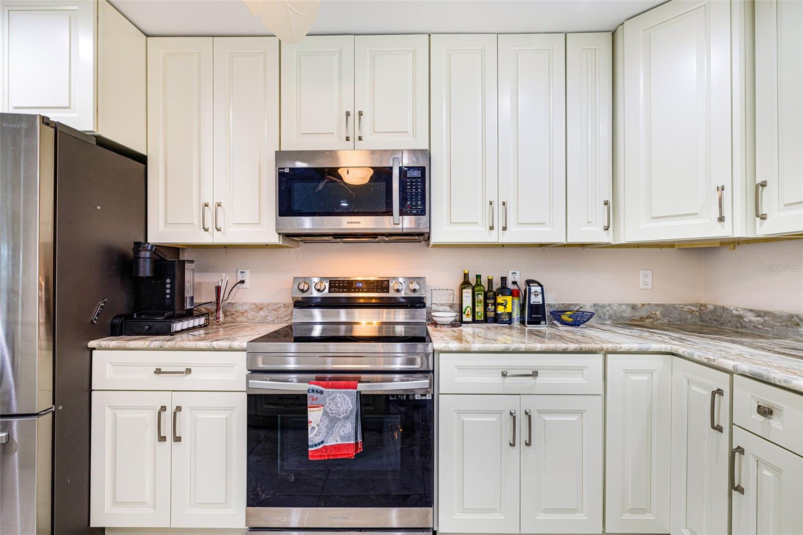 PARADISE SHORES - Residential