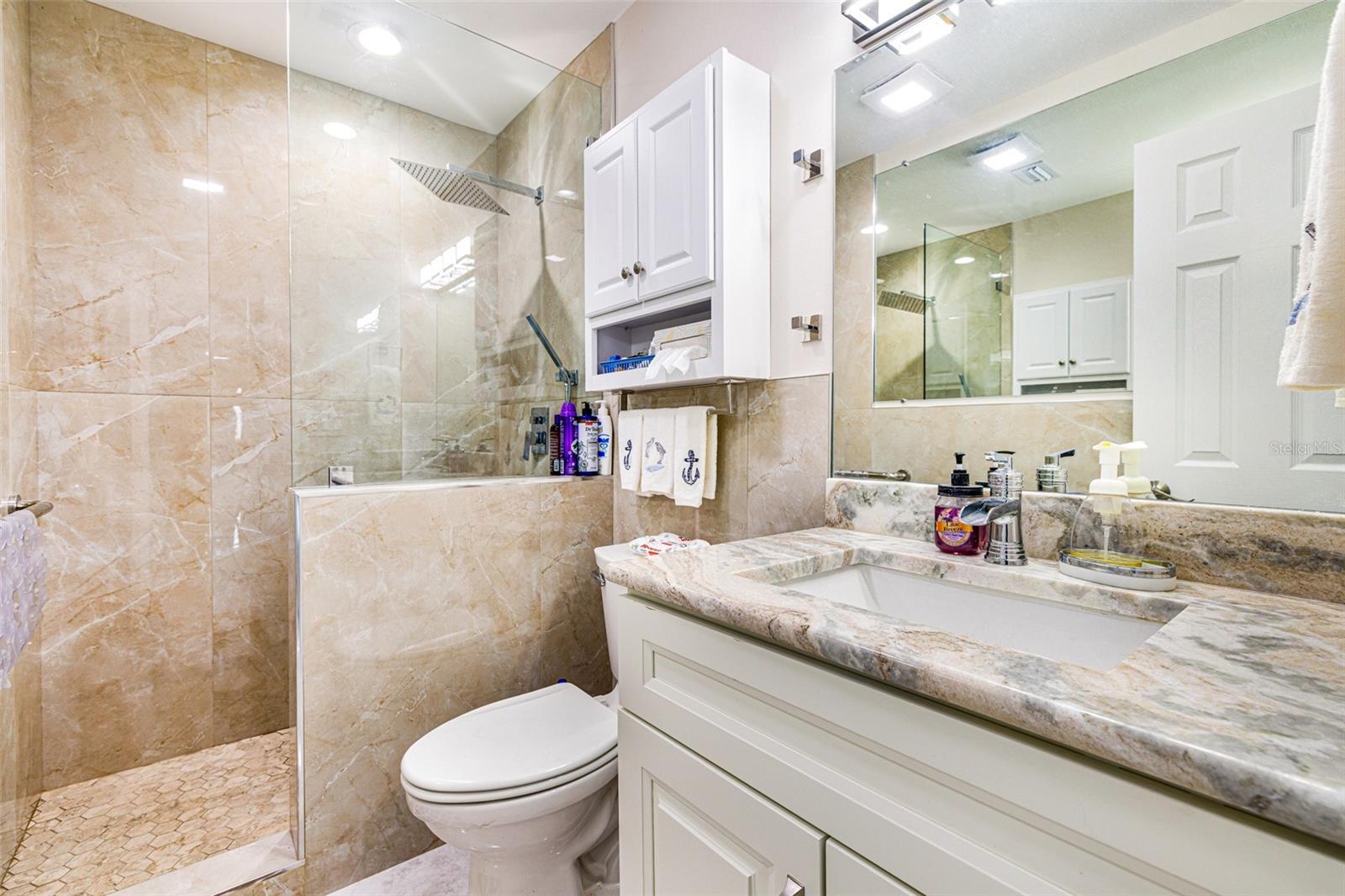 PARADISE SHORES - Residential