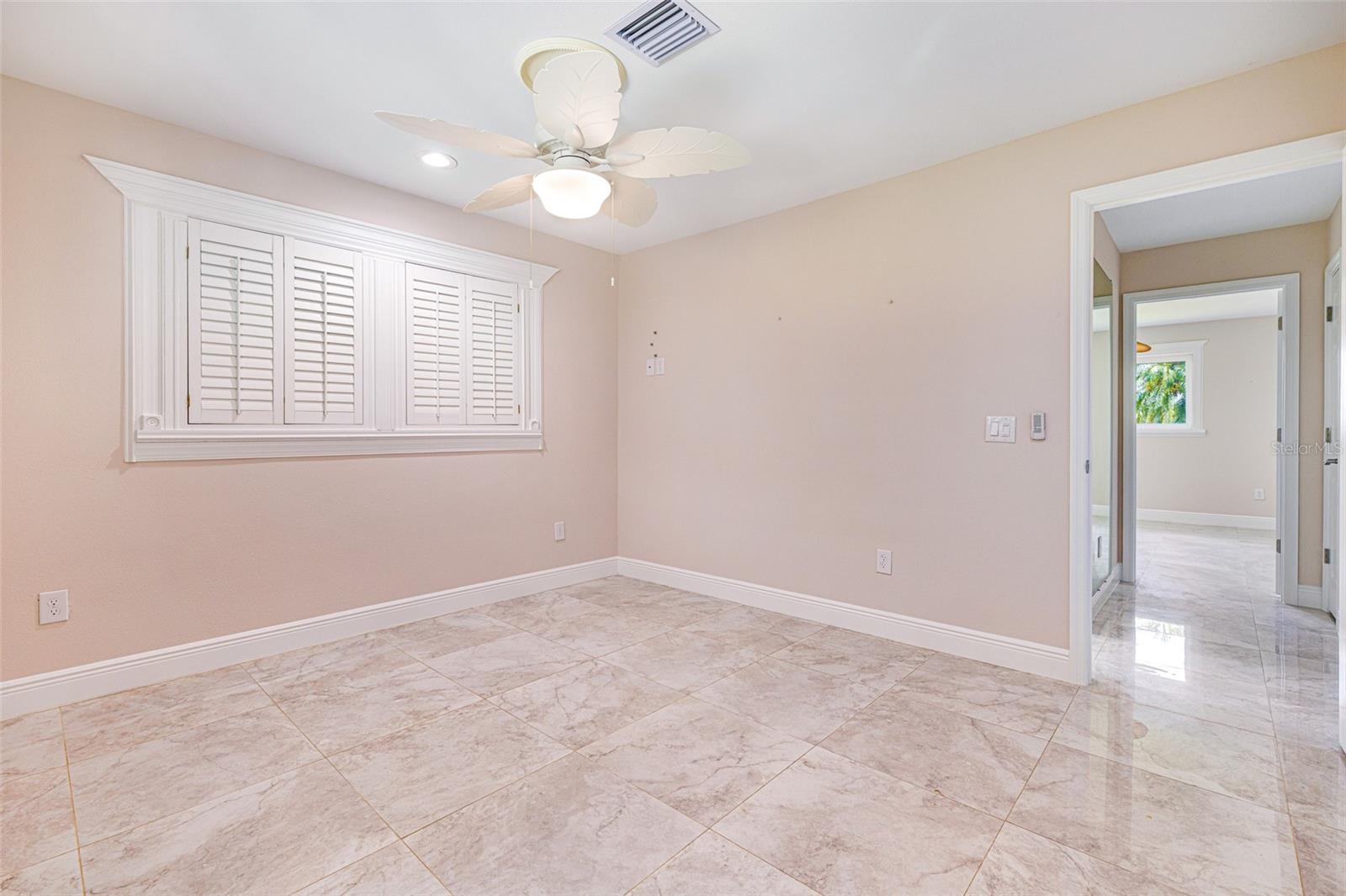 PARADISE SHORES - Residential