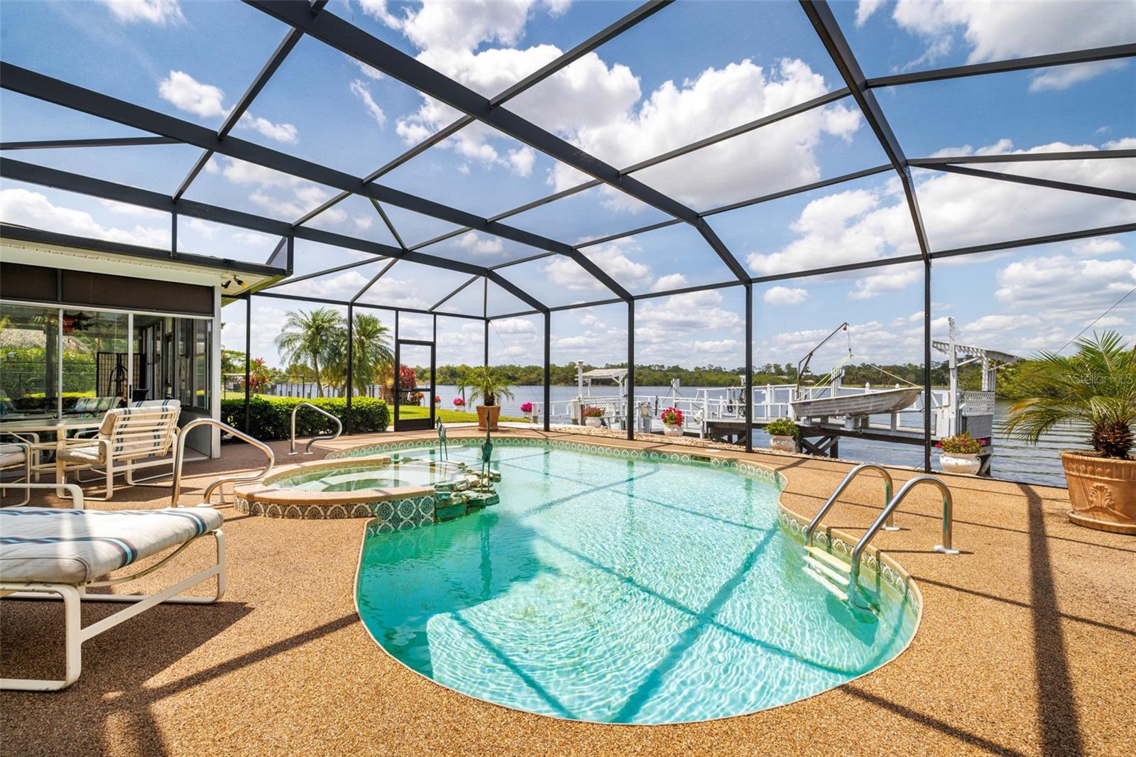 PARADISE SHORES - Residential