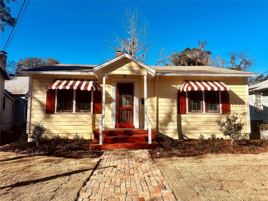 Photo of 228 NW 4th Avenue, Gainesville, FL 32601 (MLS # GC537342)