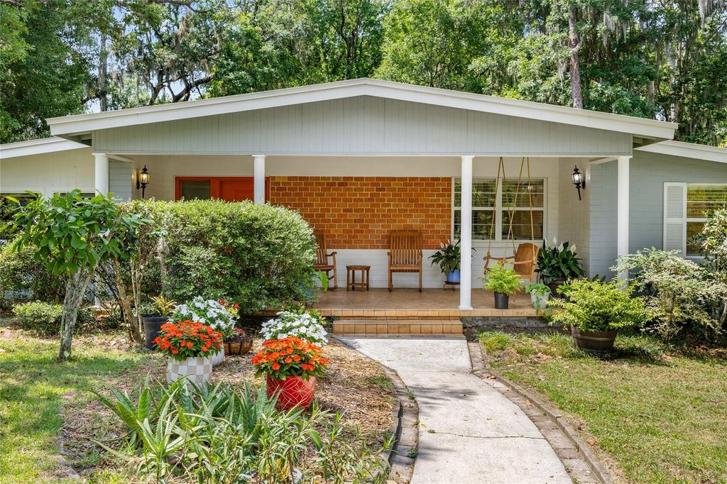 Photo of 2035 NW 12th Road, Gainesville, FL 32605 (MLS # GC536821)