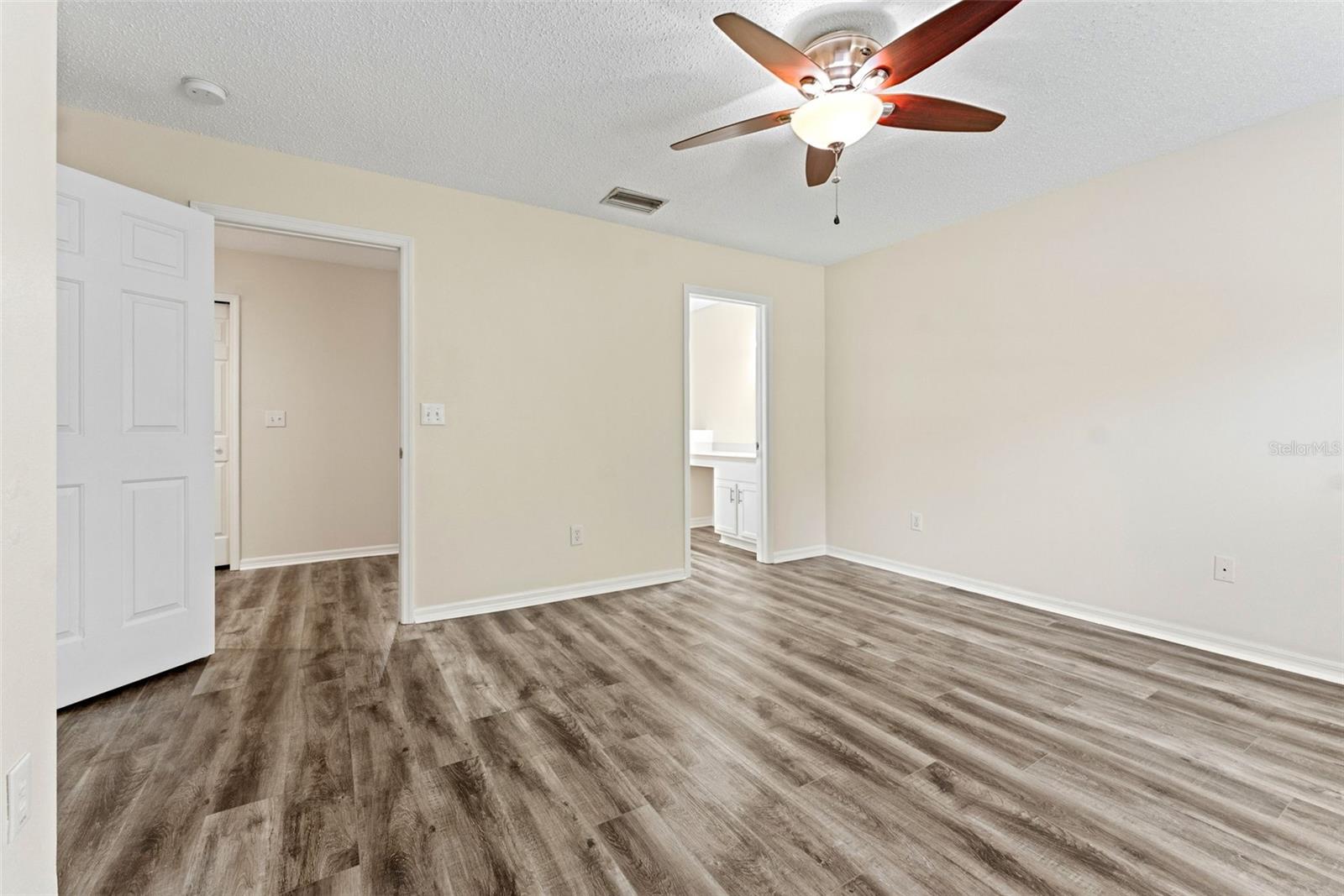 EDGEWATER PLACE - Residential