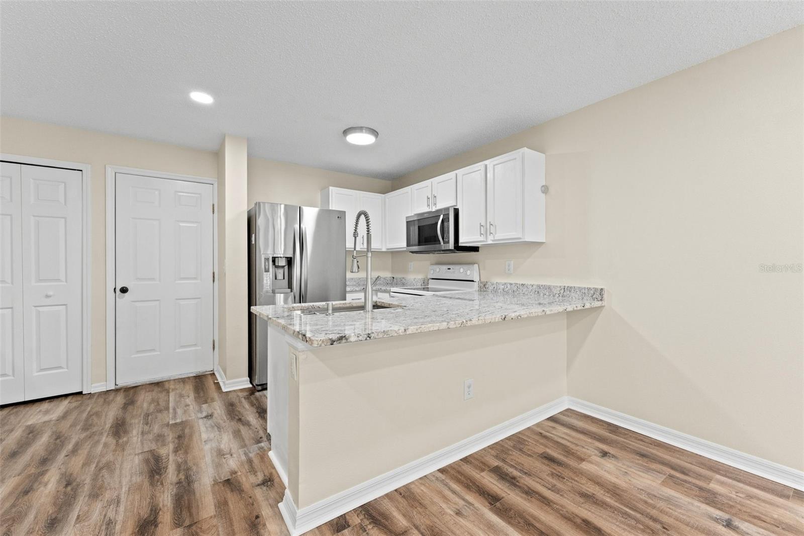 EDGEWATER PLACE - Residential