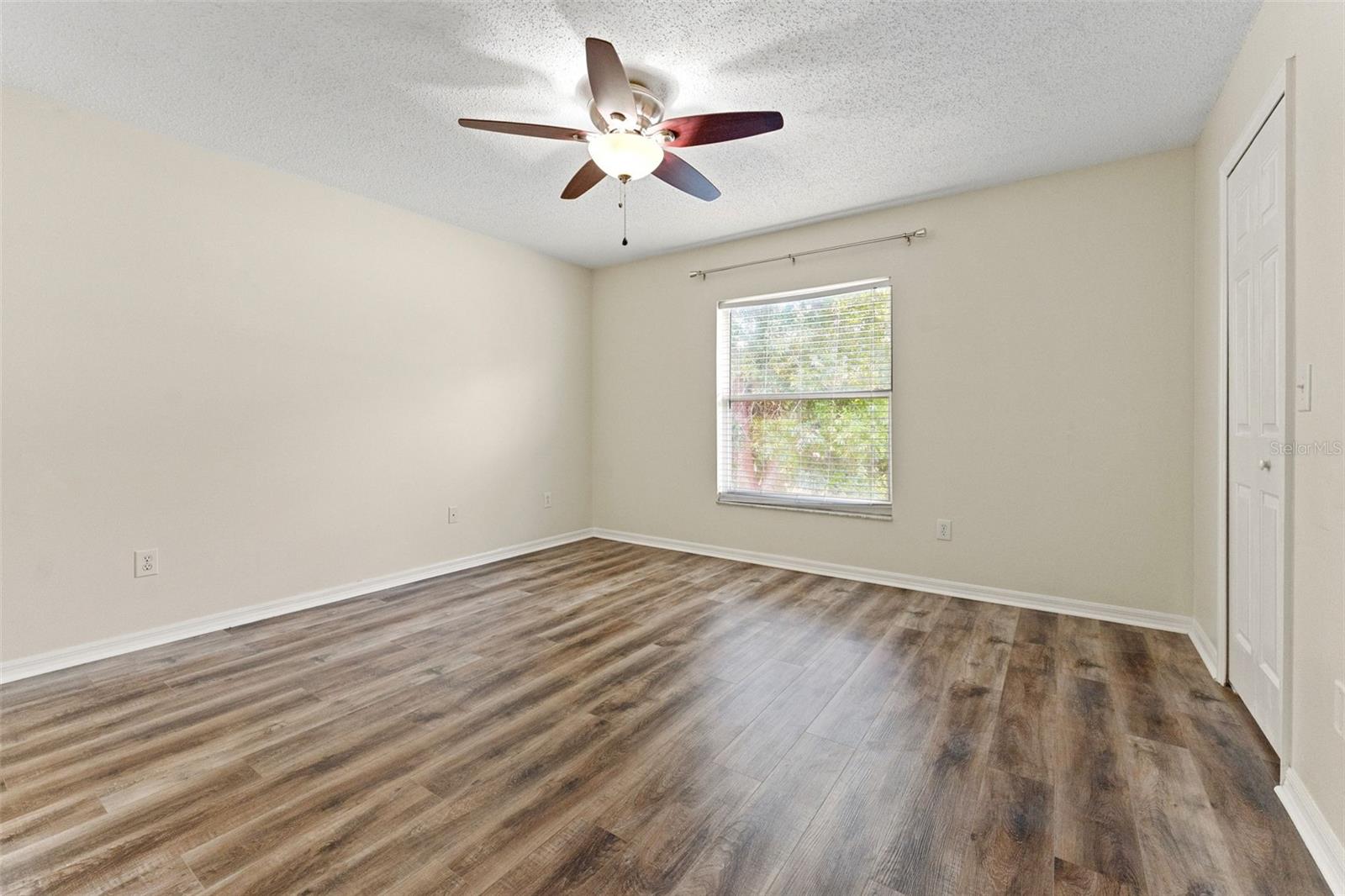EDGEWATER PLACE - Residential