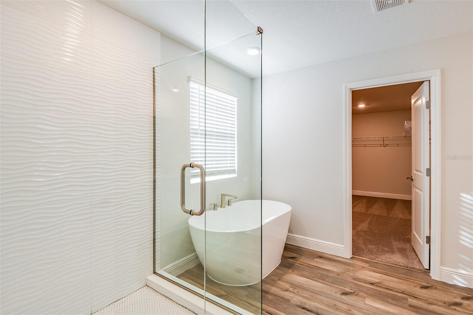 PASADENA WOODS - Residential