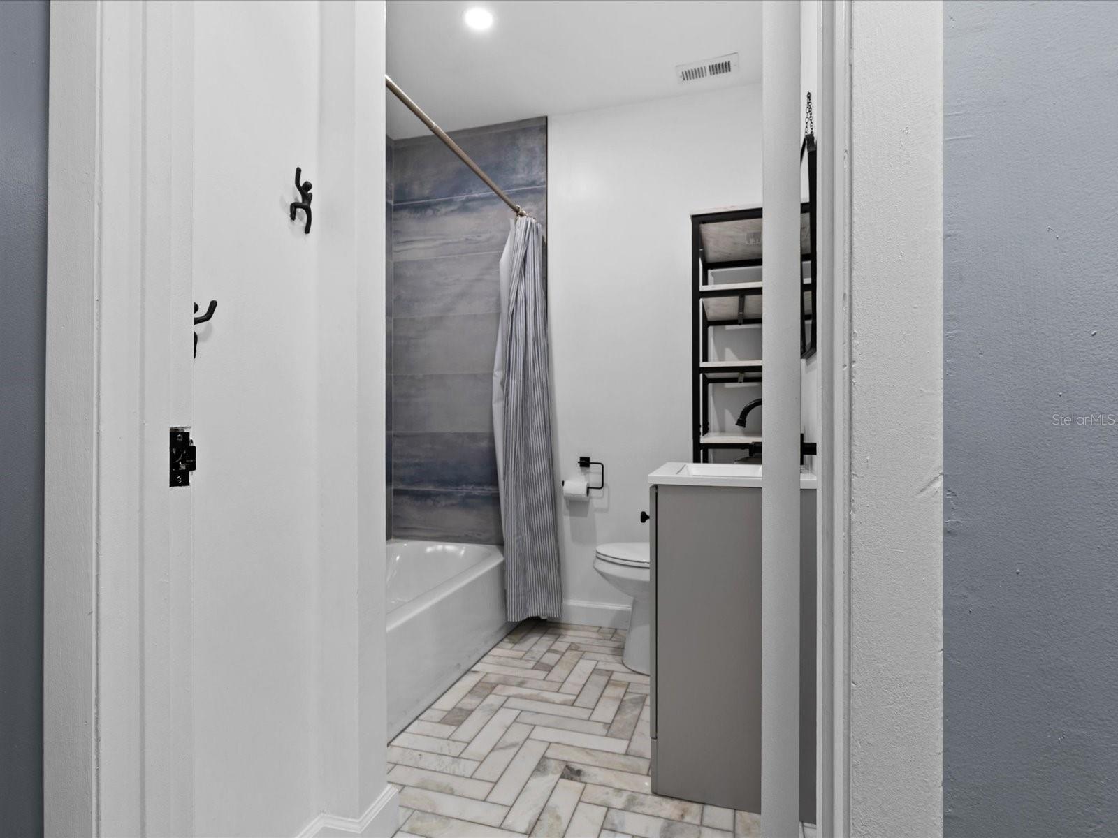 GOLFLAND RESUB - Residential Lease