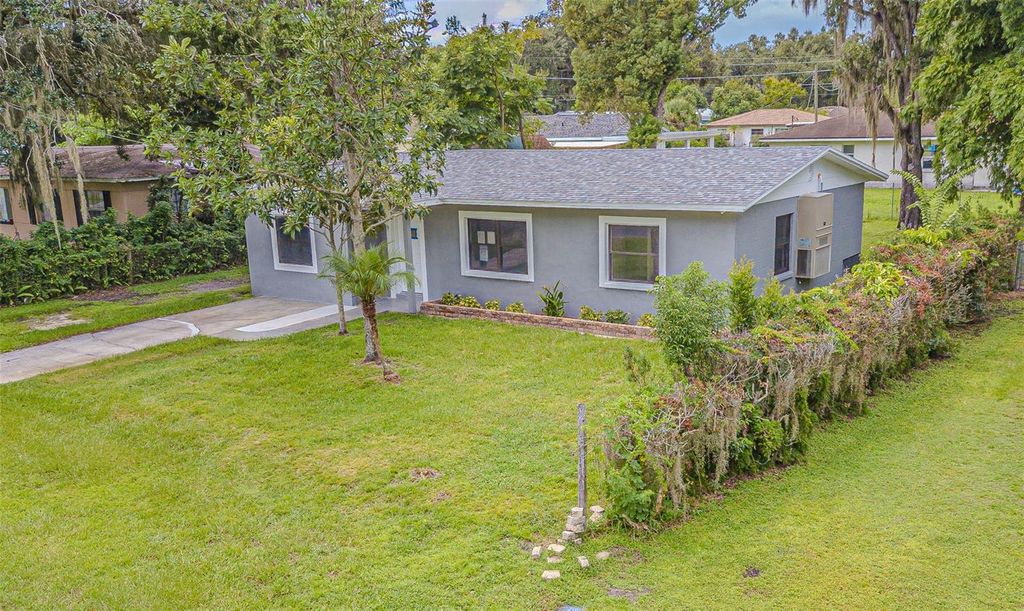 Photo of 1003 N Bracewell Drive, Plant City, FL 33563 (MLS # TB8428774)