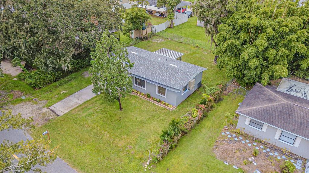 Photo of 1003 N Bracewell Drive, Plant City, FL 33563 (MLS # TB8428774)