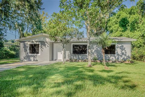 Photo of 1003 N Bracewell Drive, Plant City, FL 33563 (MLS # TB8428774)