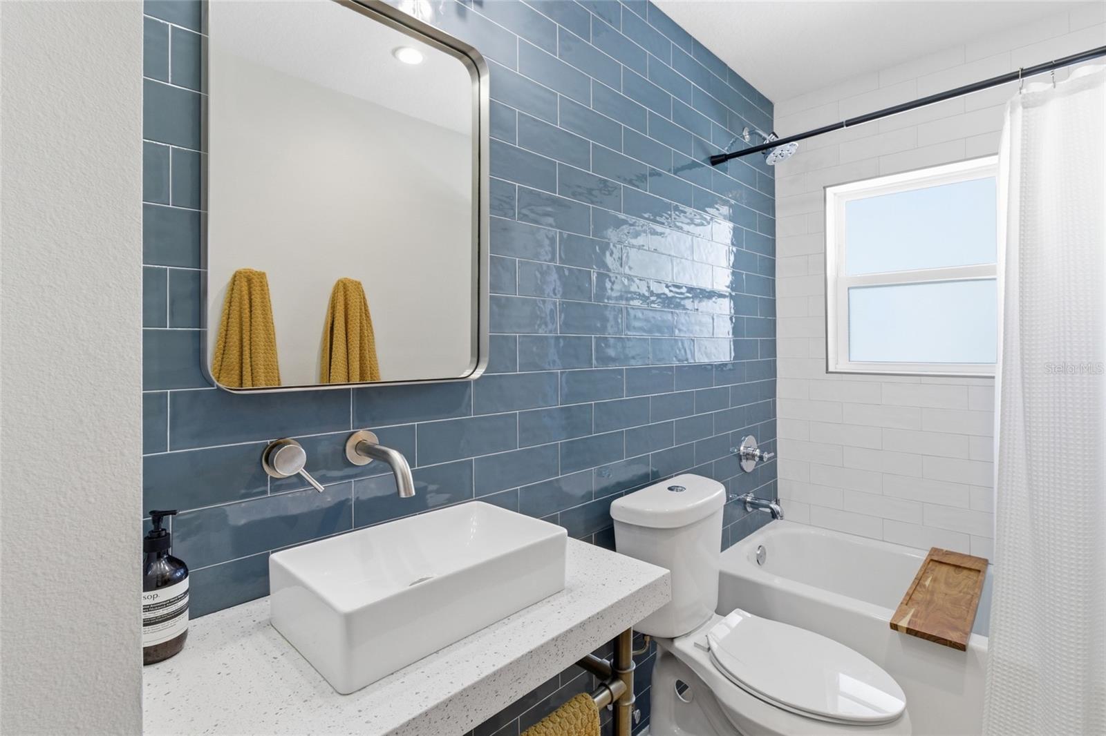 HARBOR OAKS - Residential