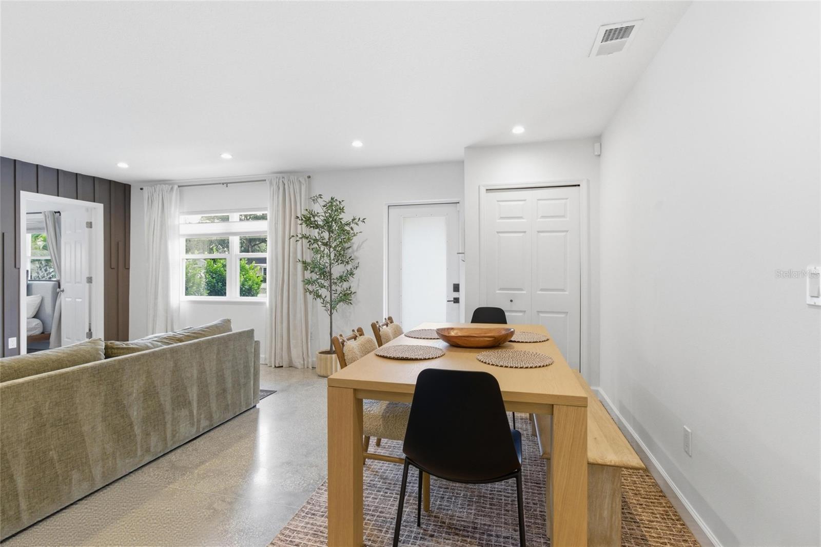 HARBOR OAKS - Residential