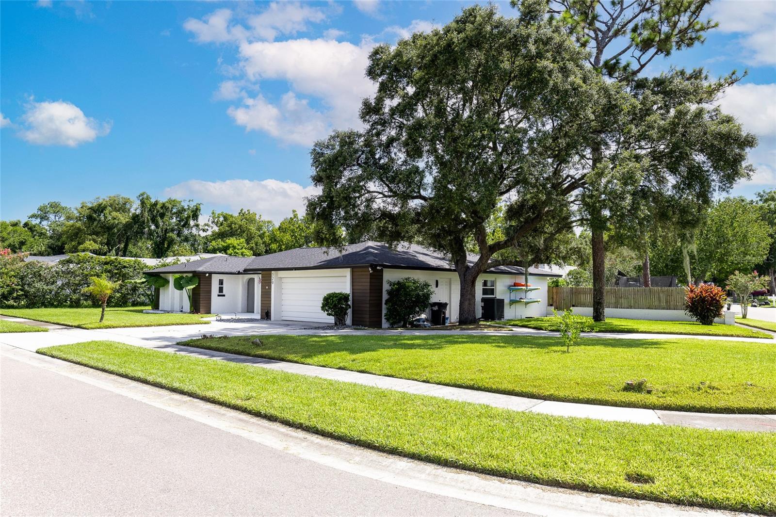 520 BRIARWOOD COURT