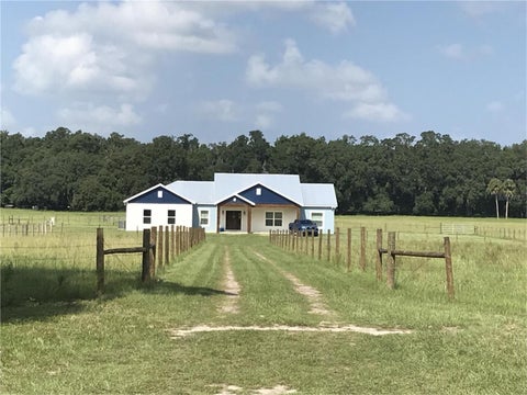 Photo of 12700 Cr 245e, Oxford, FL 34484 (MLS # G5114075)