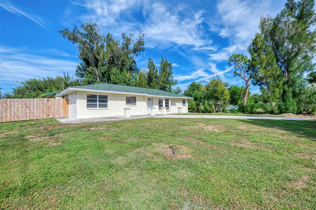 Photo of 2000 Allen Street, Englewood, FL 34223 (MLS # A4707592)