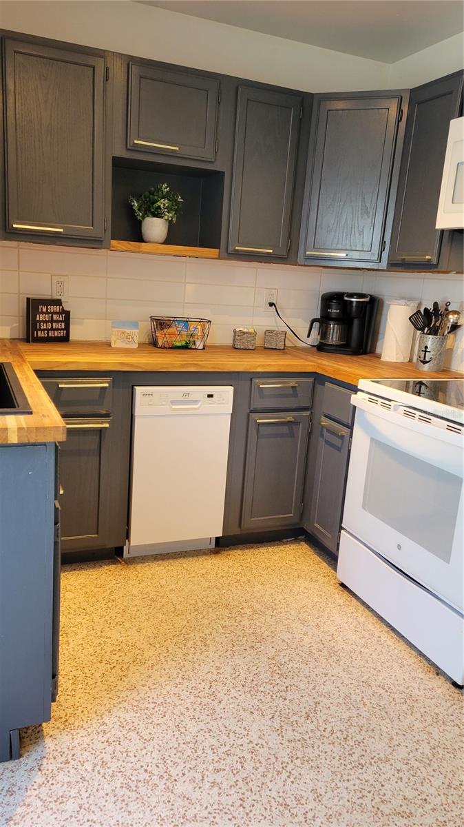 GLENWOOD PARK - Residential Lease