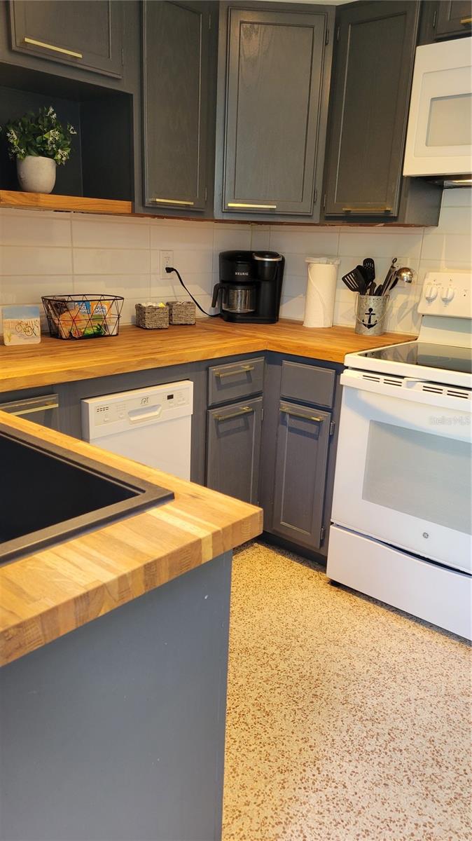 GLENWOOD PARK - Residential Lease