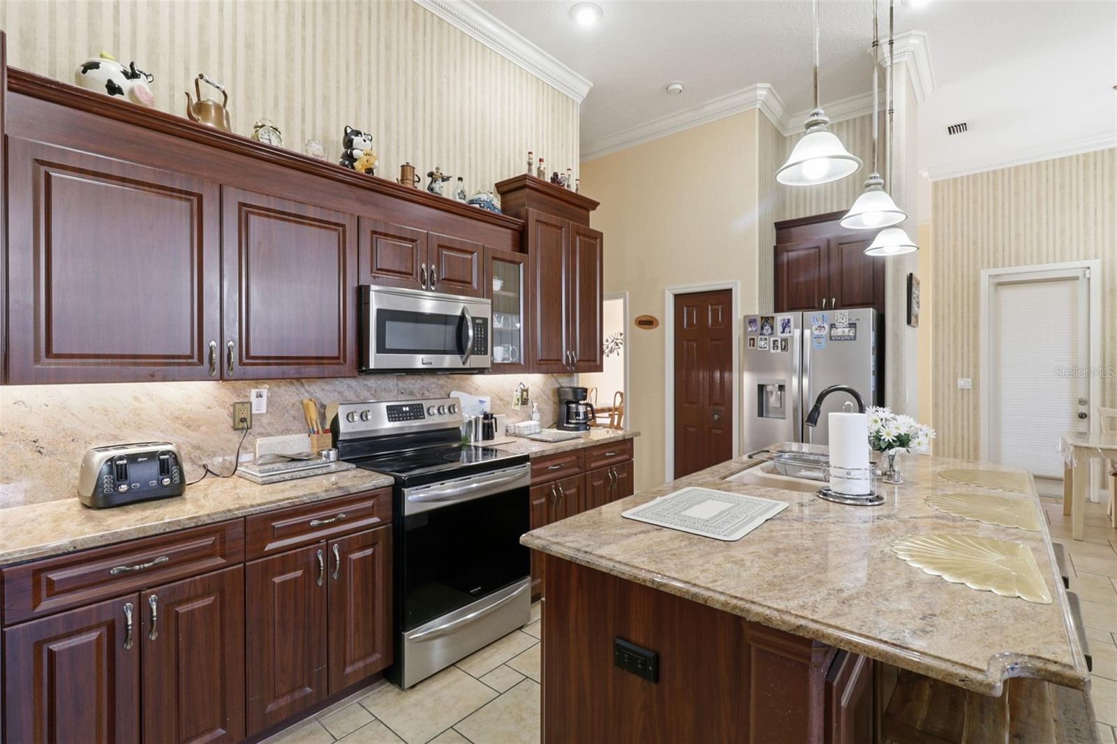 THE ESTATES OF BEACON WOODS - Residential