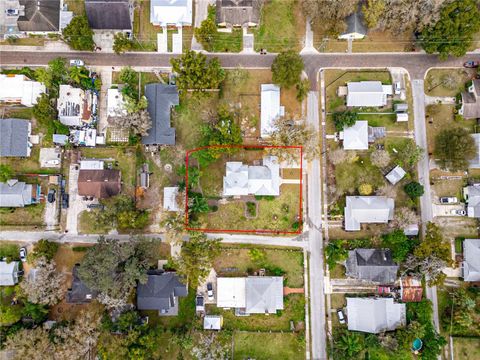 A home in PLANT CITY