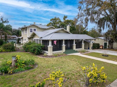 A home in PLANT CITY