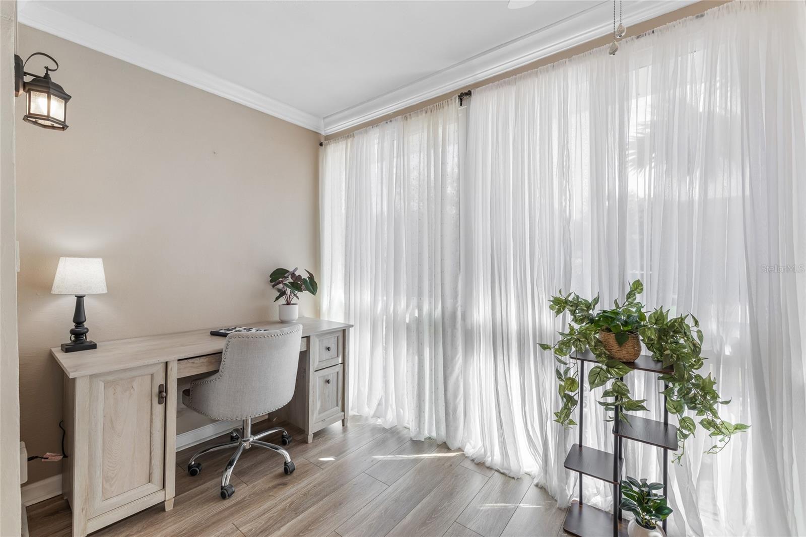 LAKE OVERLOOK APTS - Residential