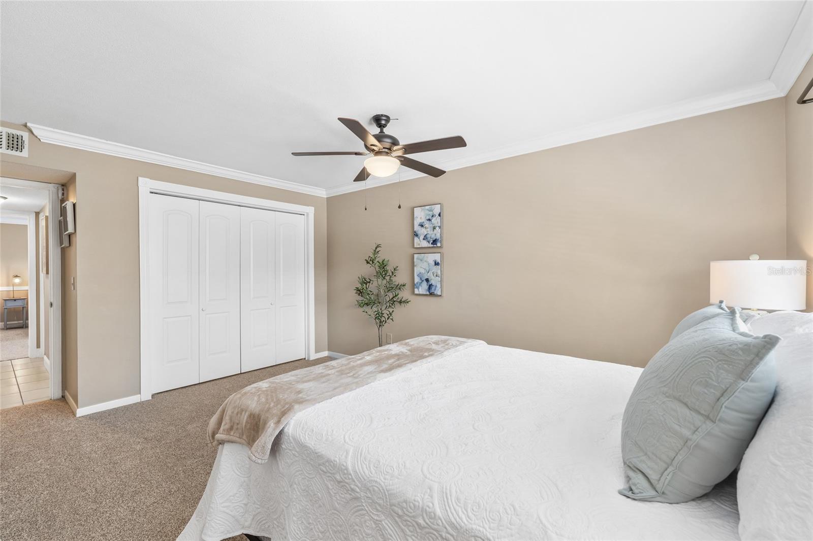 LAKE OVERLOOK APTS - Residential