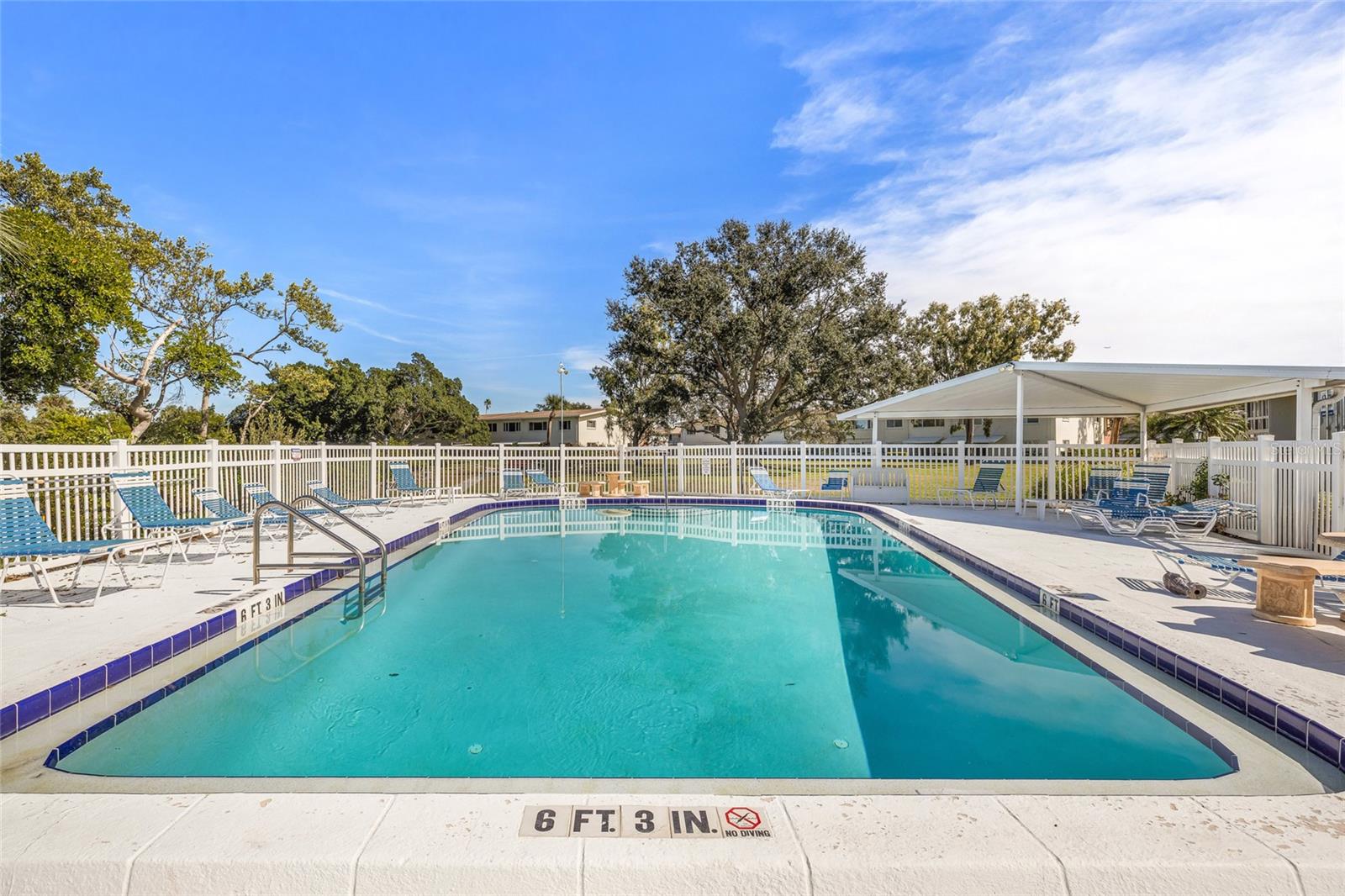 LAKE OVERLOOK APTS - Residential