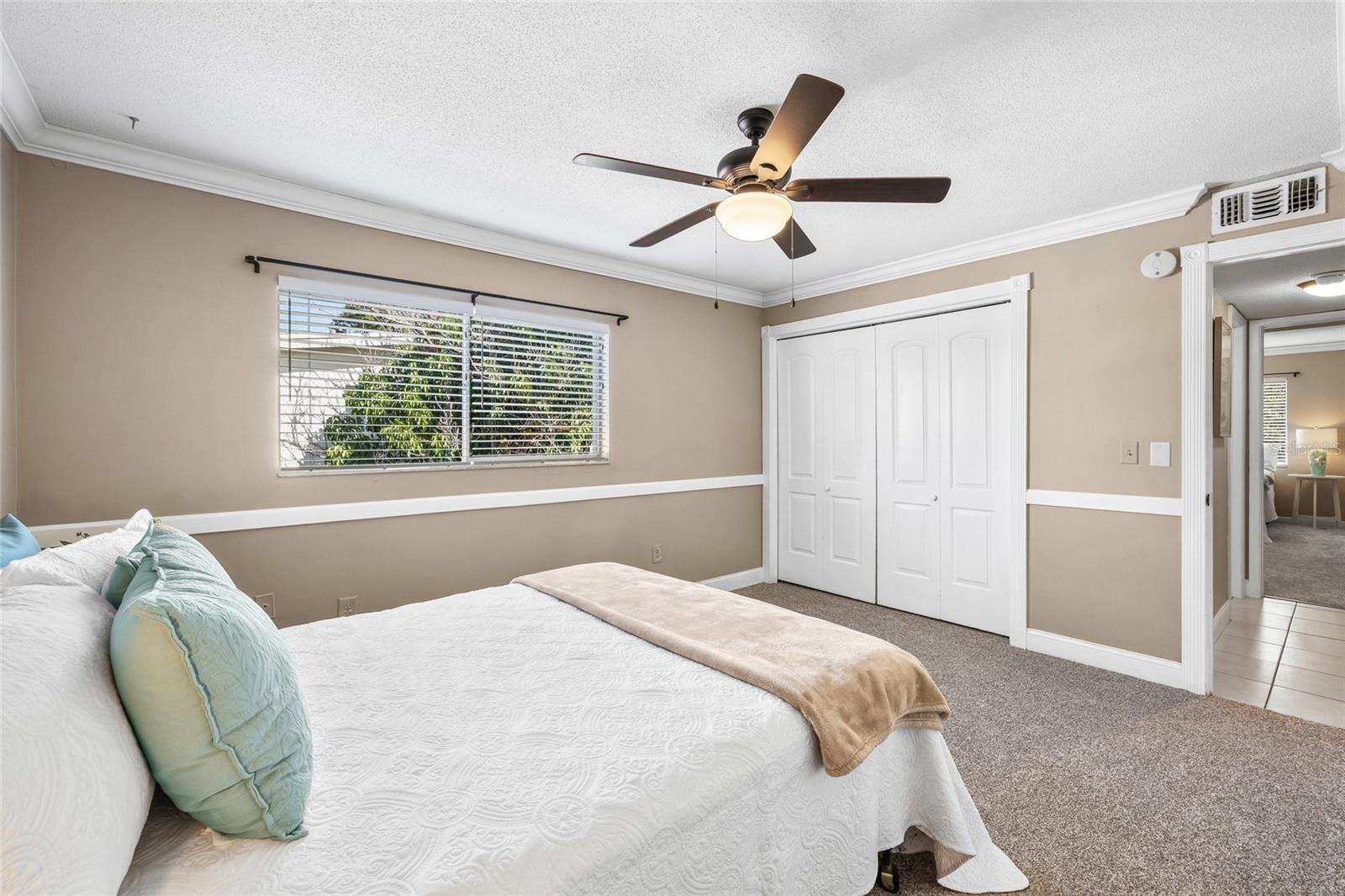 LAKE OVERLOOK APTS - Residential