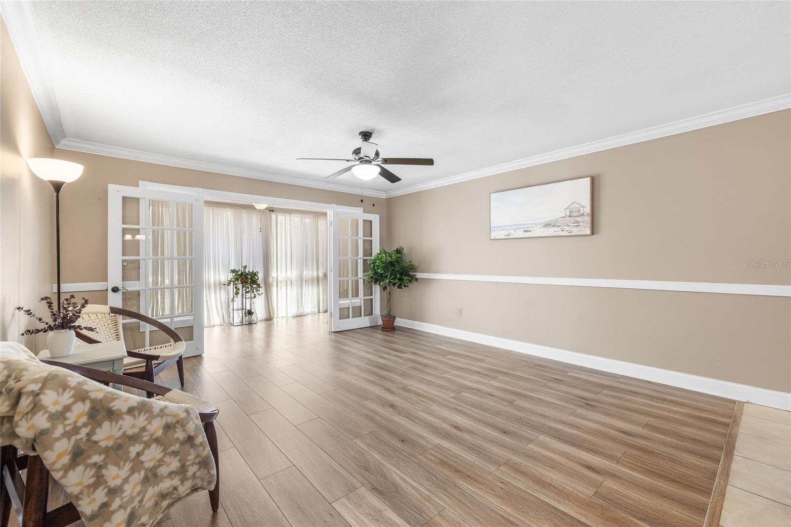 LAKE OVERLOOK APTS - Residential