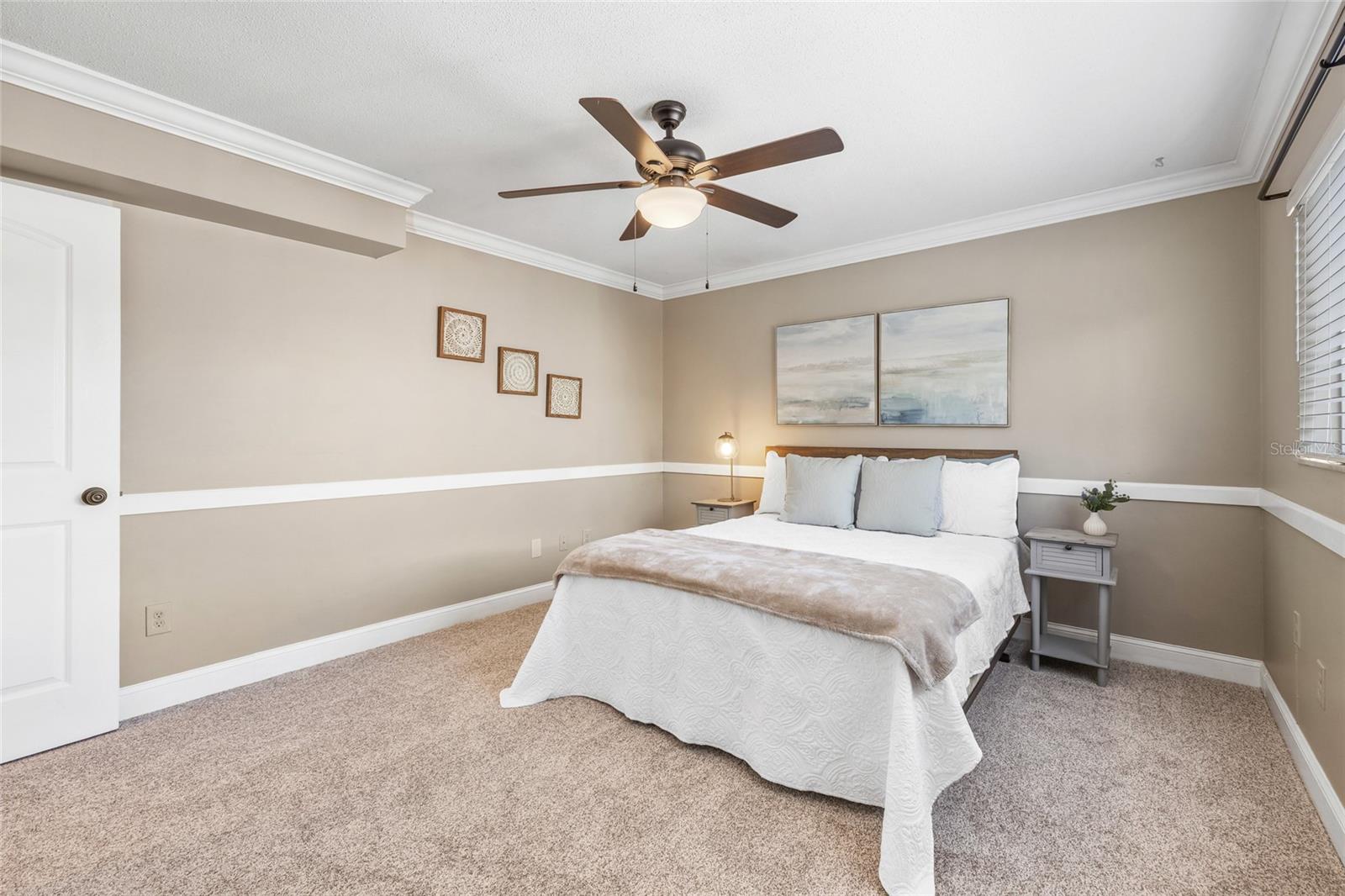 LAKE OVERLOOK APTS - Residential