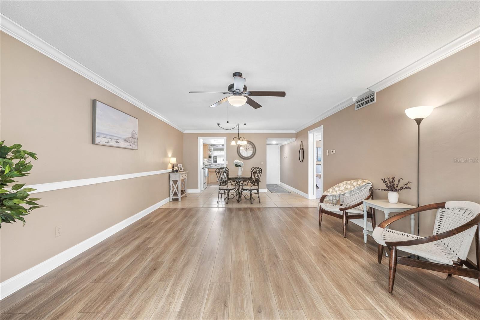 LAKE OVERLOOK APTS - Residential