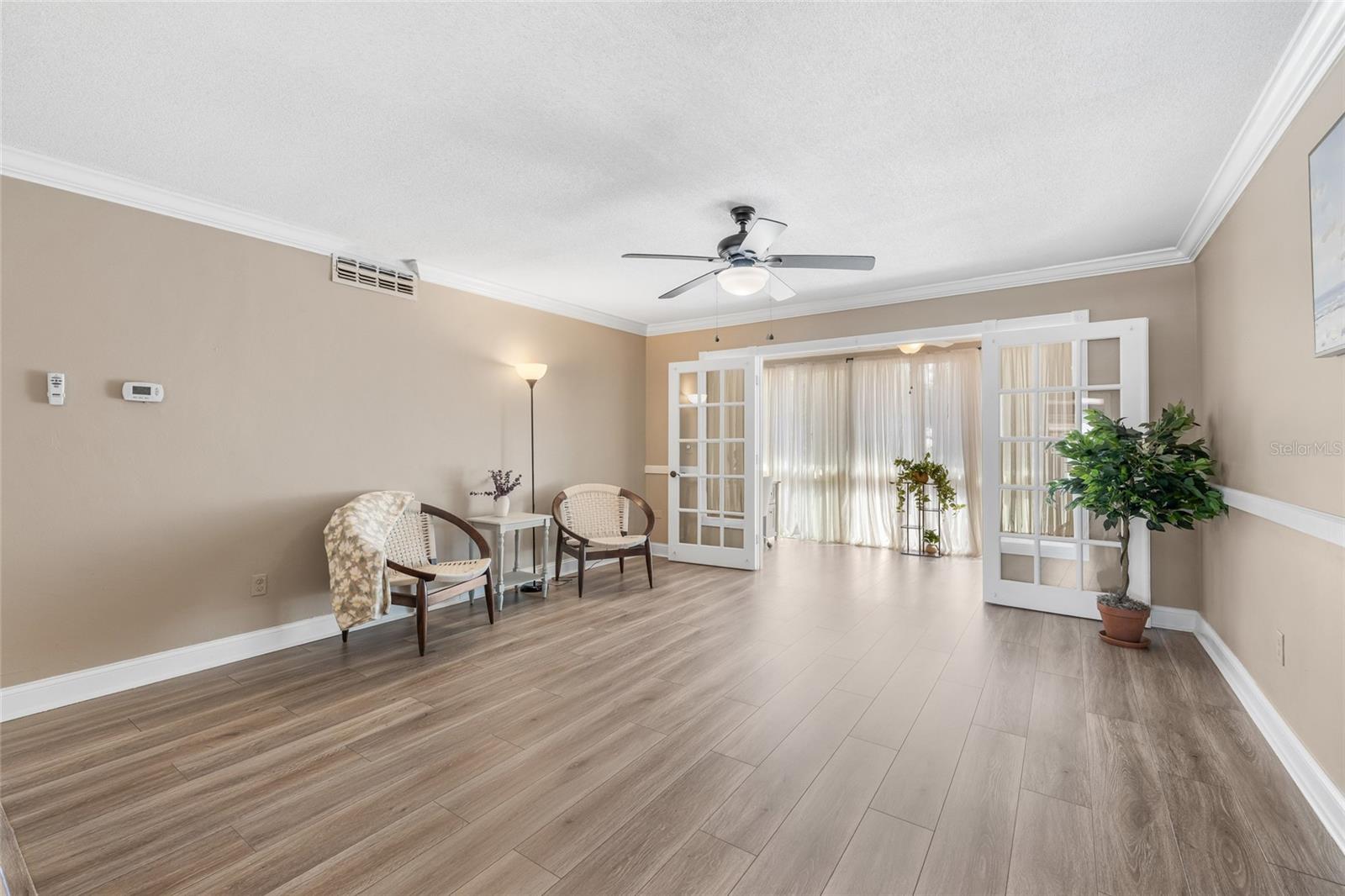 LAKE OVERLOOK APTS - Residential