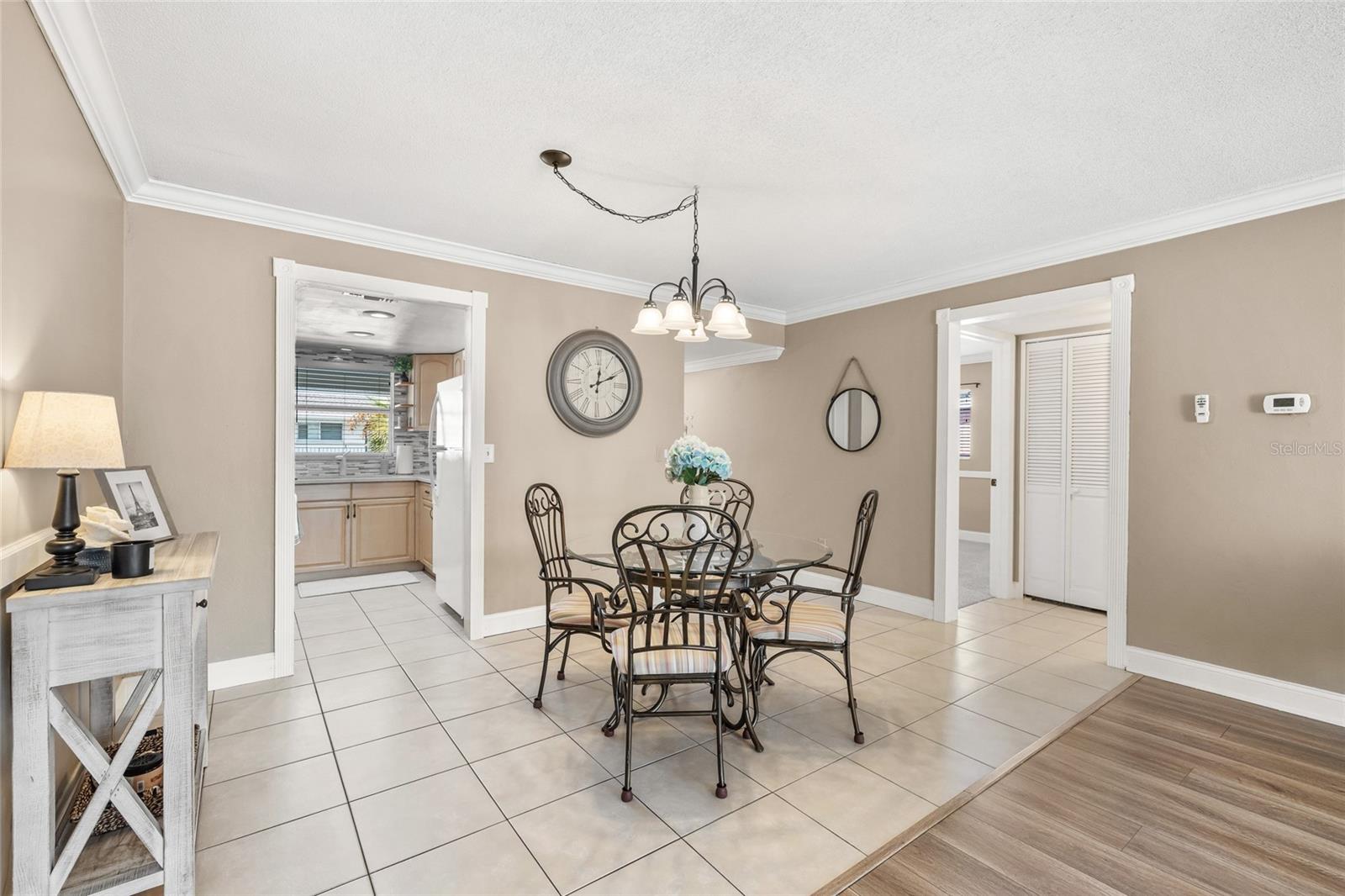 LAKE OVERLOOK APTS - Residential