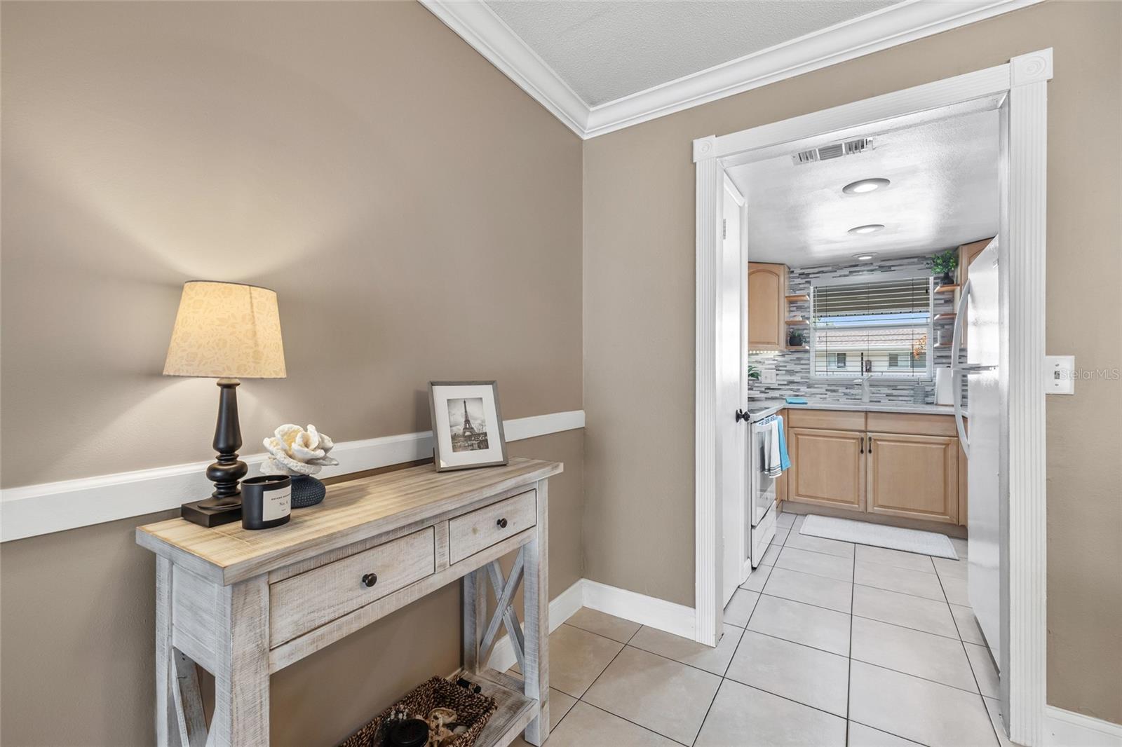 LAKE OVERLOOK APTS - Residential