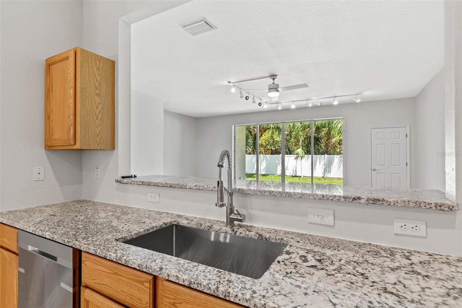 PLANTATION CONDO THE - Residential