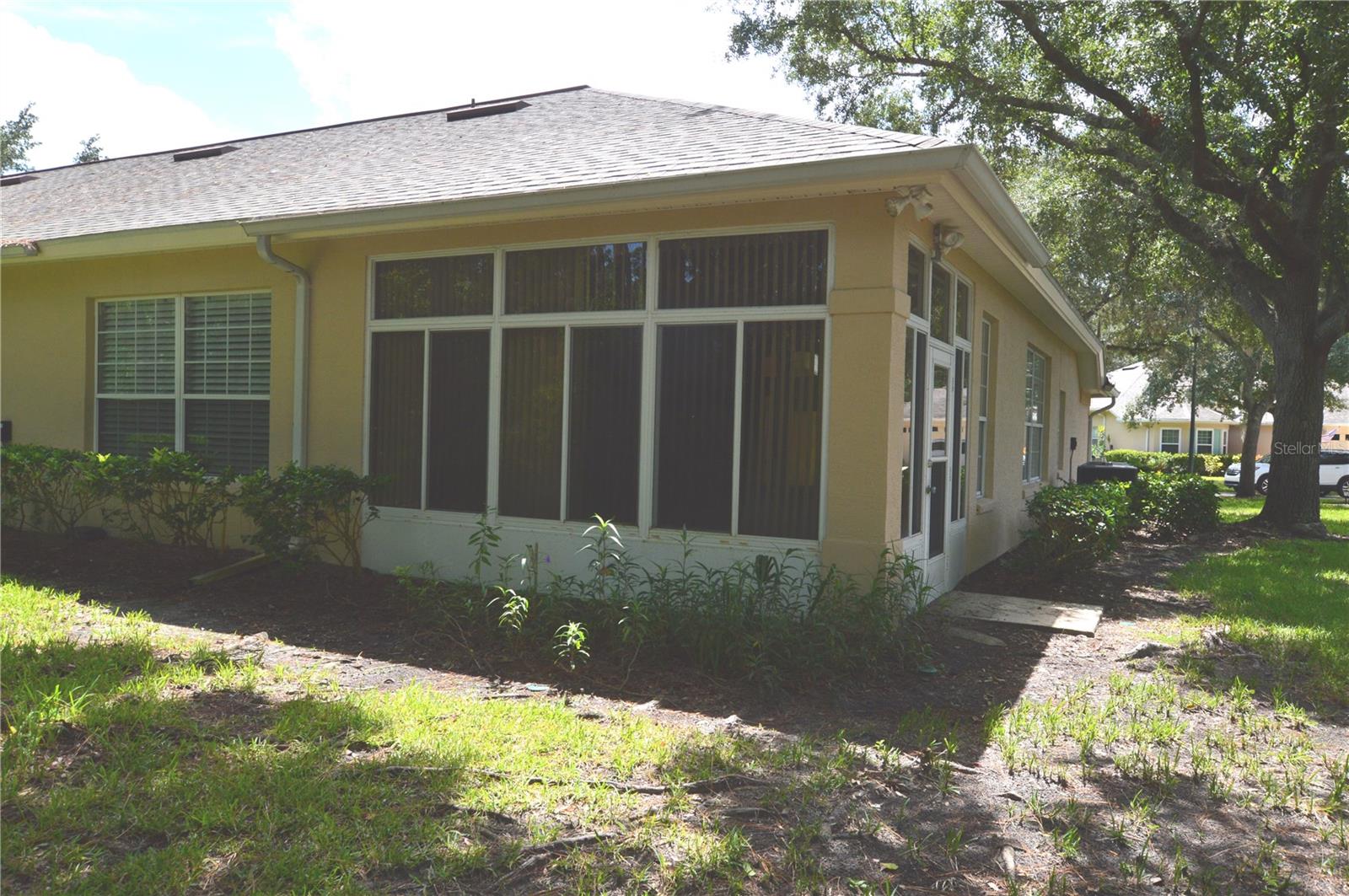 SAVANNAH SQUARE - Residential