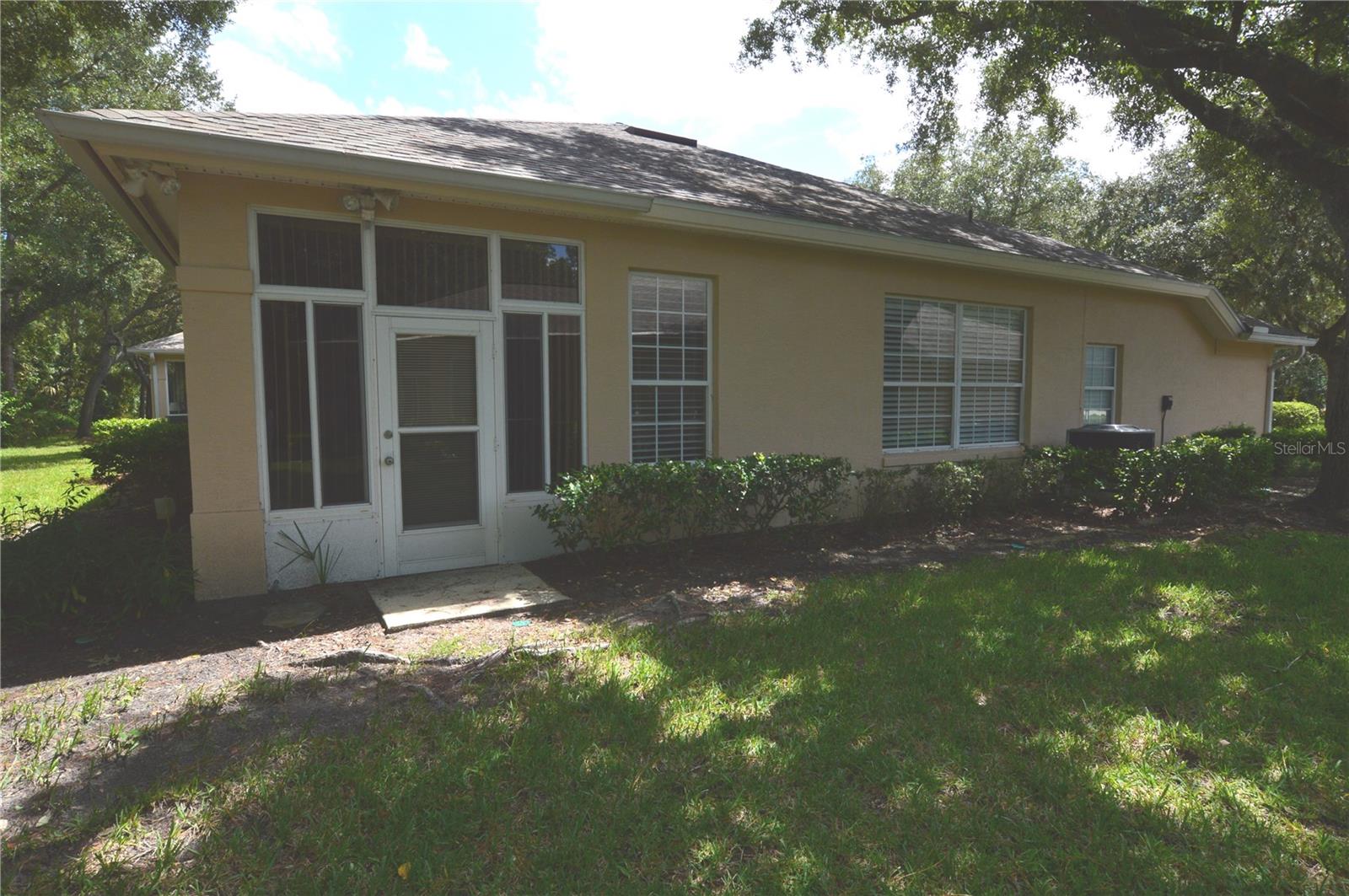 SAVANNAH SQUARE - Residential
