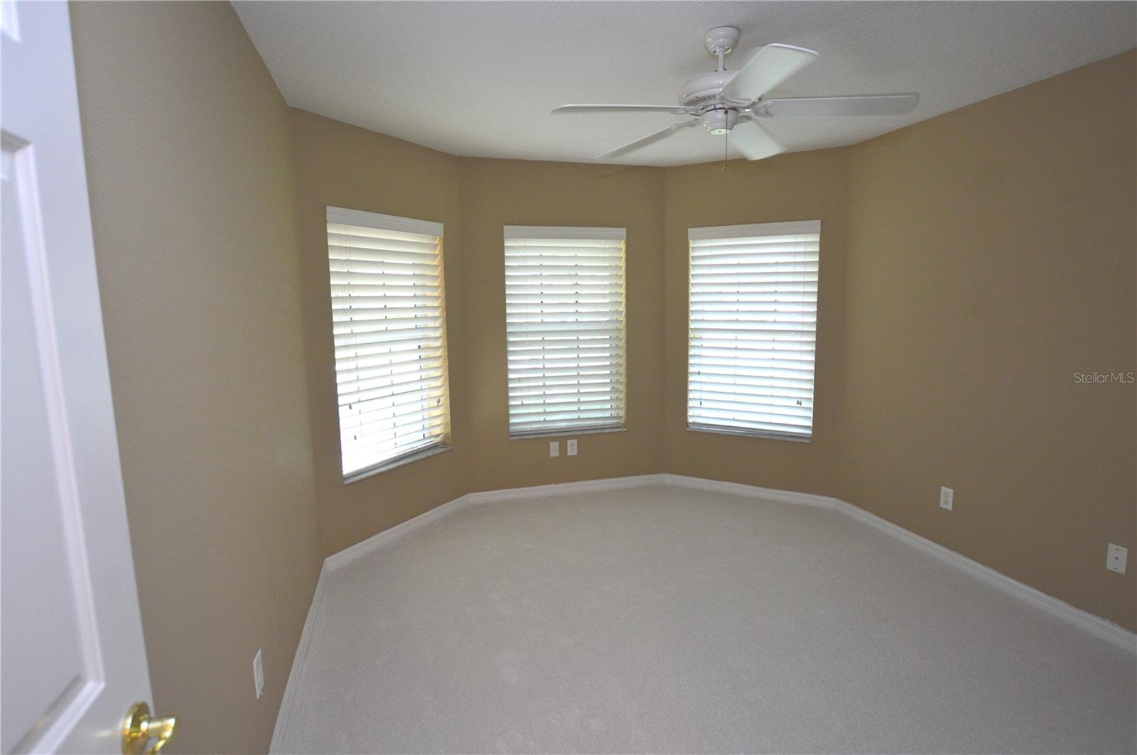 SAVANNAH SQUARE - Residential