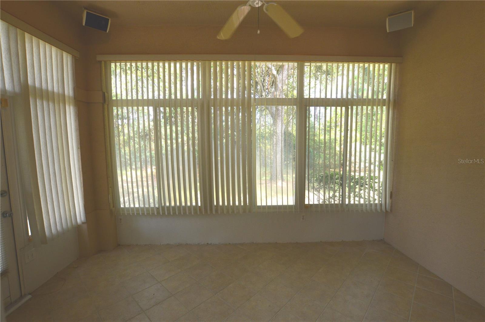 SAVANNAH SQUARE - Residential