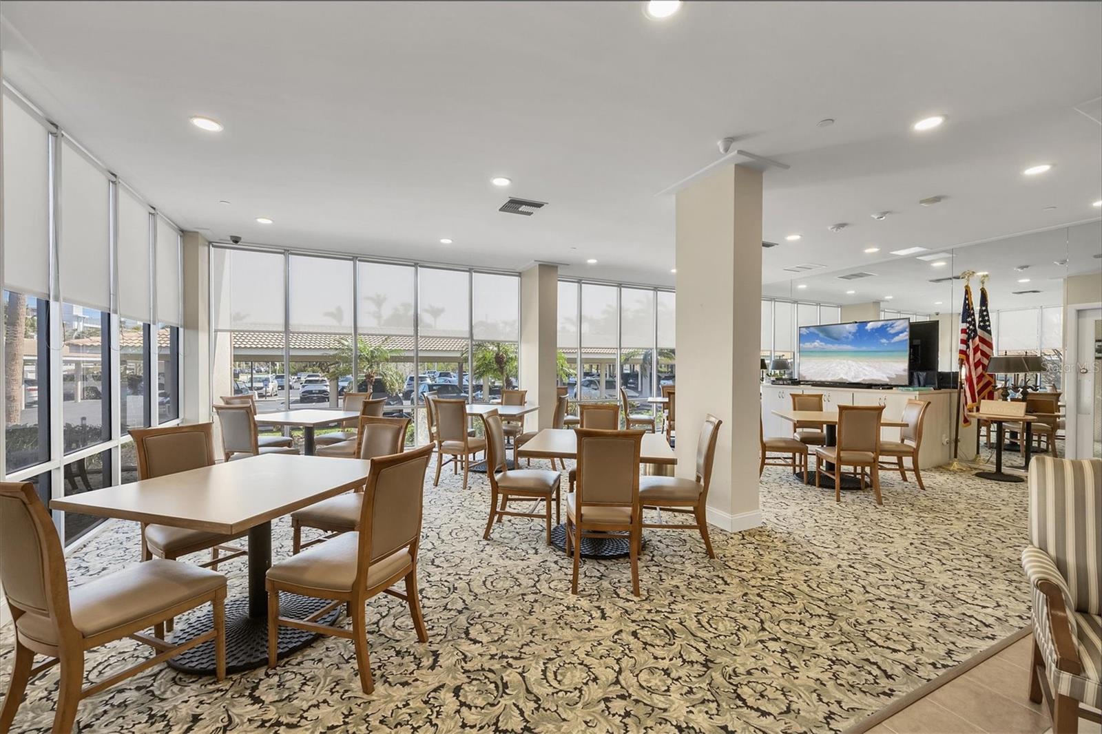 LIDO BEACH CLUB - Residential