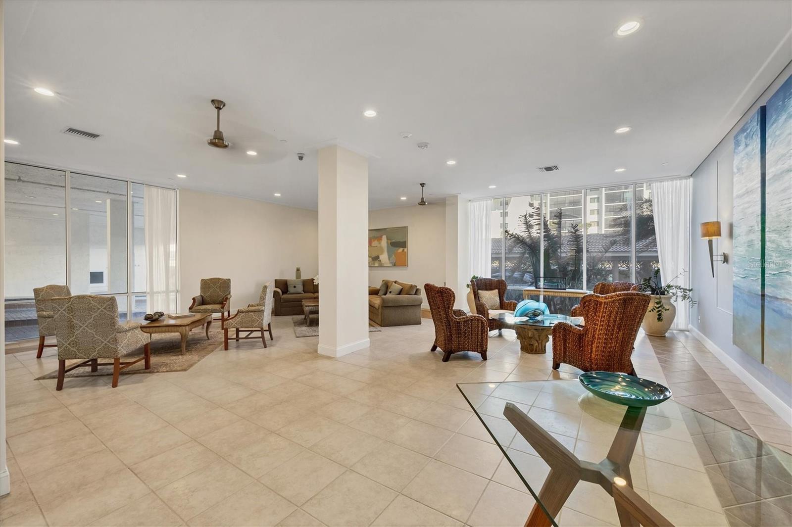 LIDO BEACH CLUB - Residential