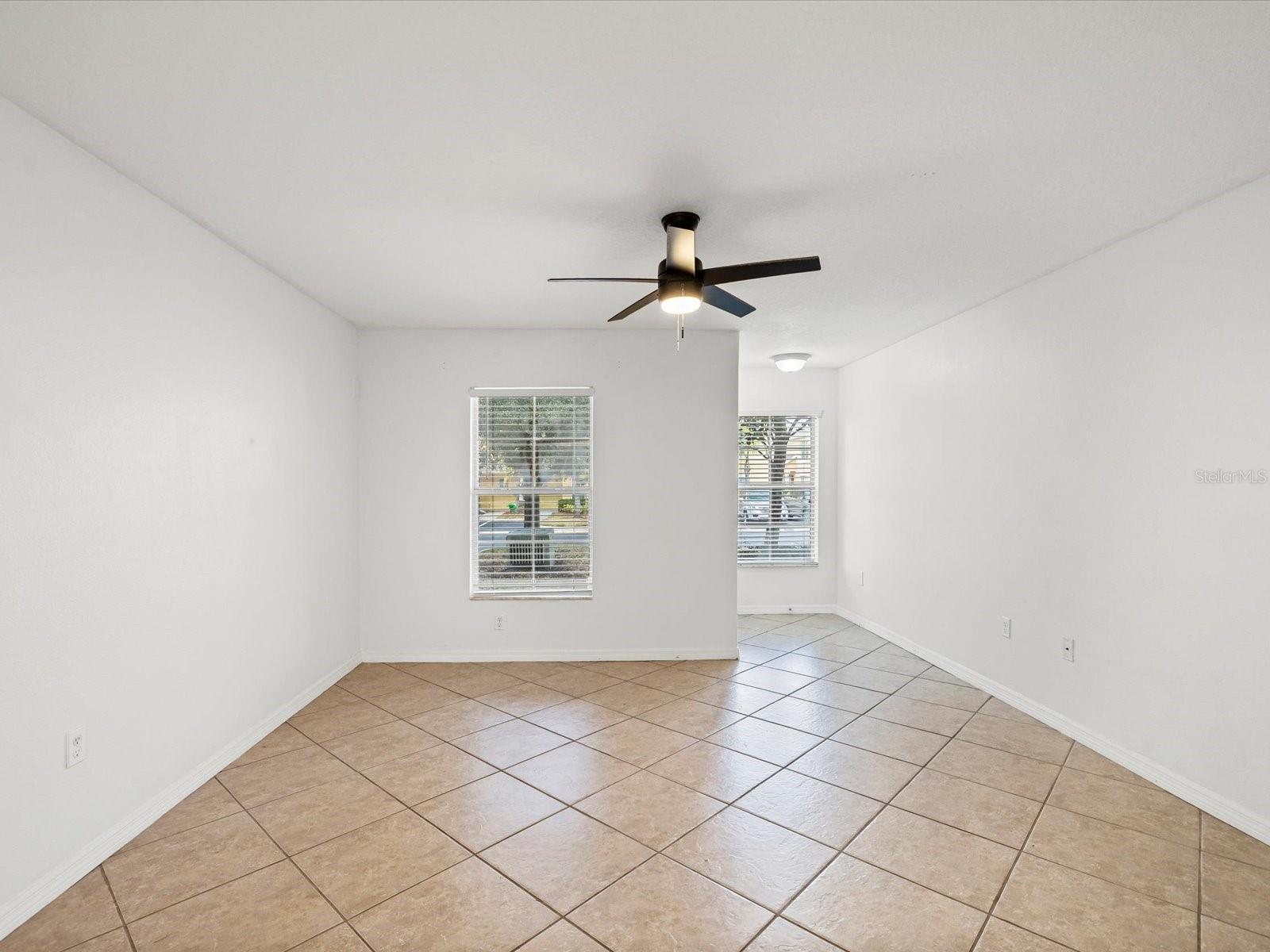 9779 TRUMPET VINE LOOP