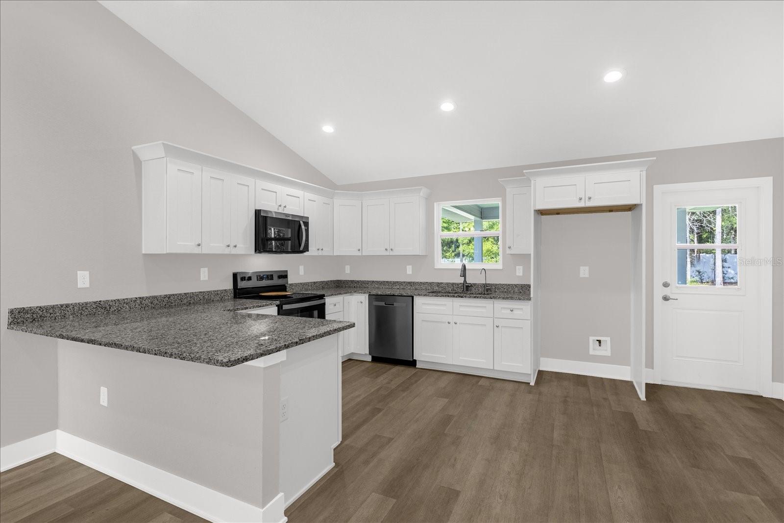 RAINBOW LAKES ESTATE - Residential