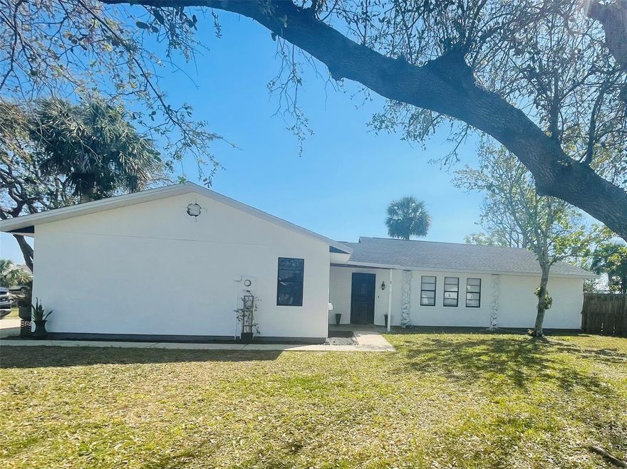 Little Piece of paradise in the highly sought after inlet shores neighborhood.