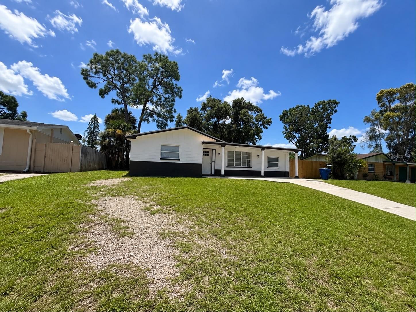 4116 Oakfield Avenue, Holiday